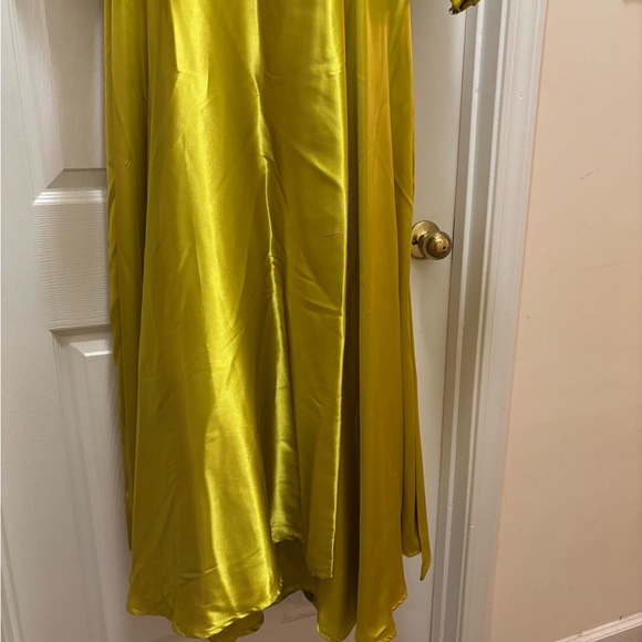 Catherine D'Lish: Boudoir by D'Lish Chartreuse "Beverly" Dressing Gown Pinup - Picture 3 of 10